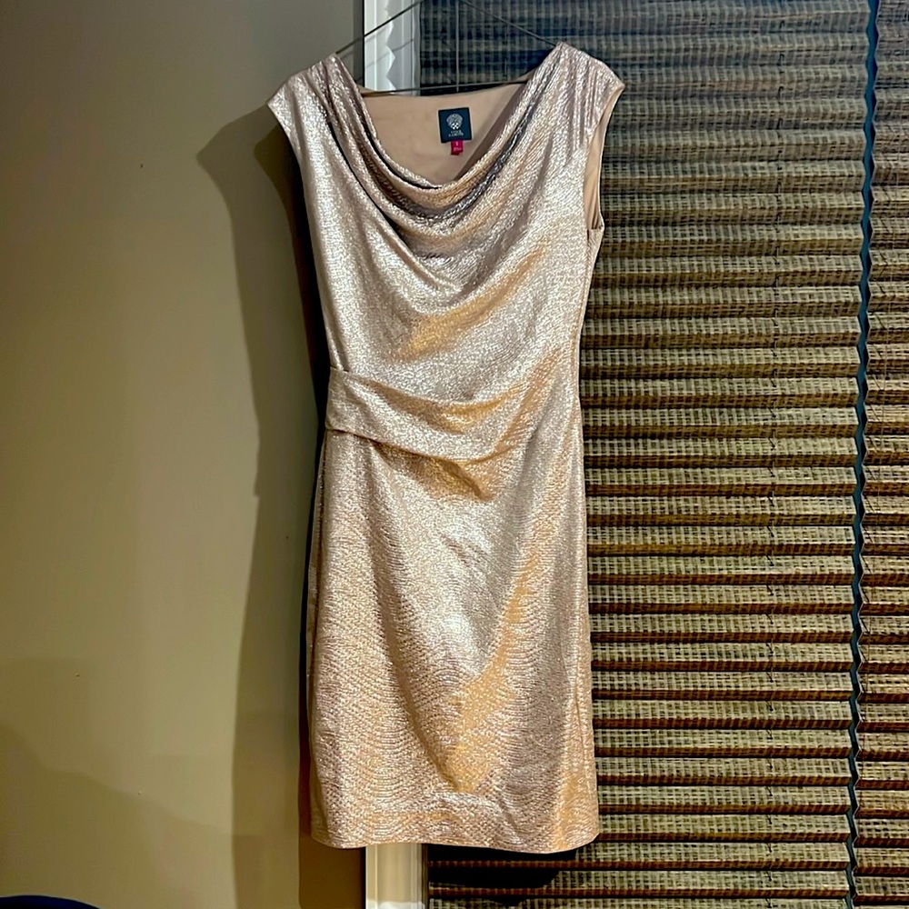 Vince Caputo, beautiful midi dress and sparkling gold